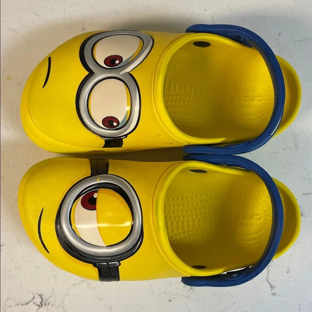 Crocs Fun Lab Minions Yellow Kids Clog Sandals with Blue Strap Size 11 - Picture 12 of 17